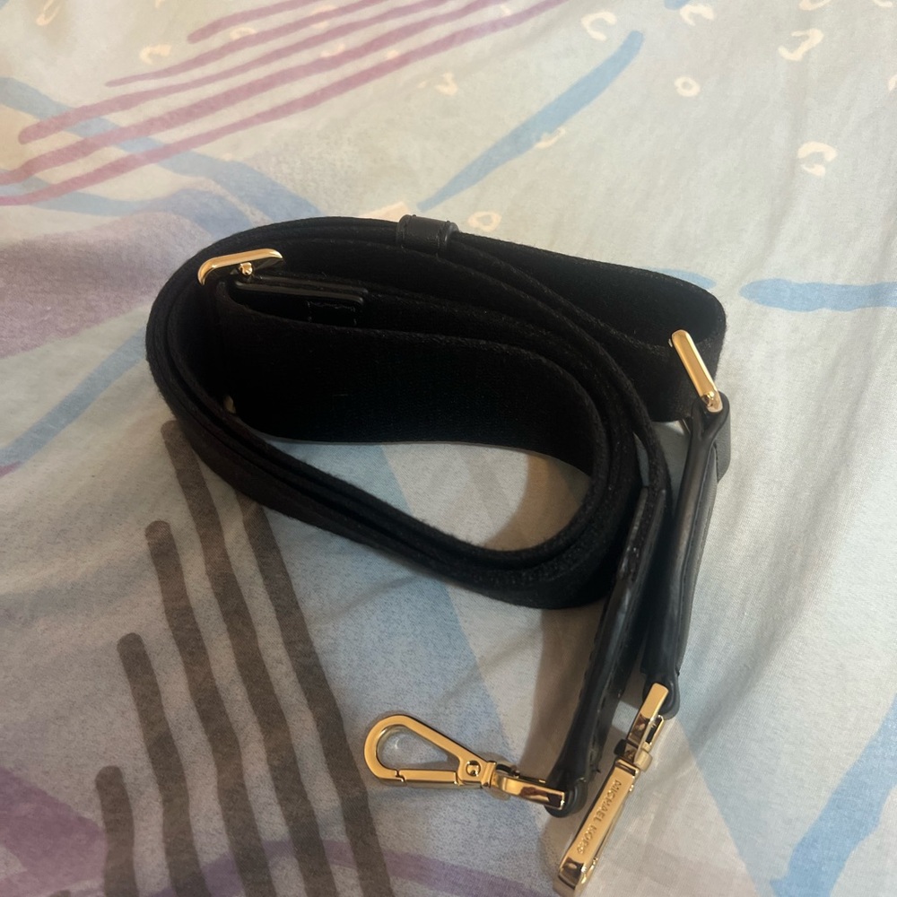 Micheal Kors crossbody strap - Picture 9 of 9